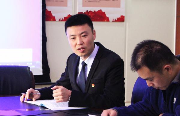 政教主任徐光辉主持会议